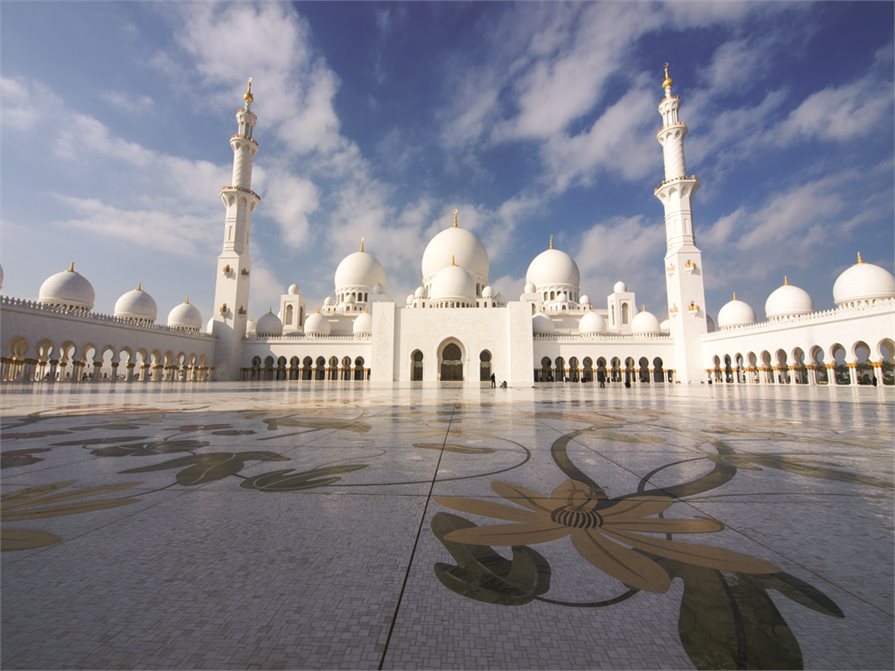 Sheikh Zayed Grand Mosque courtyard