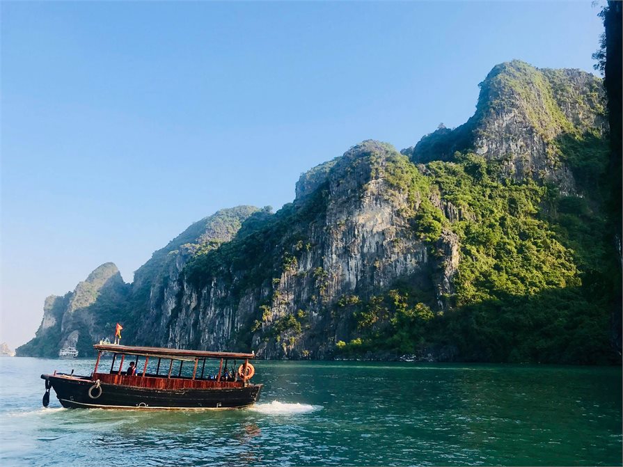 taxi boat ha long bay mountains 