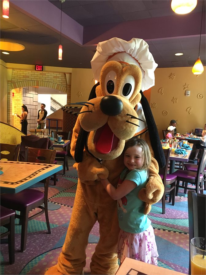 Disneyland Goofy in restaurant