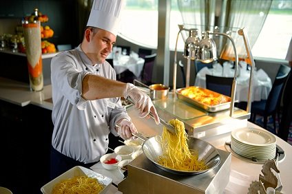 Daily lunch buffet with pasta & carving stations and complimentary soft drinks